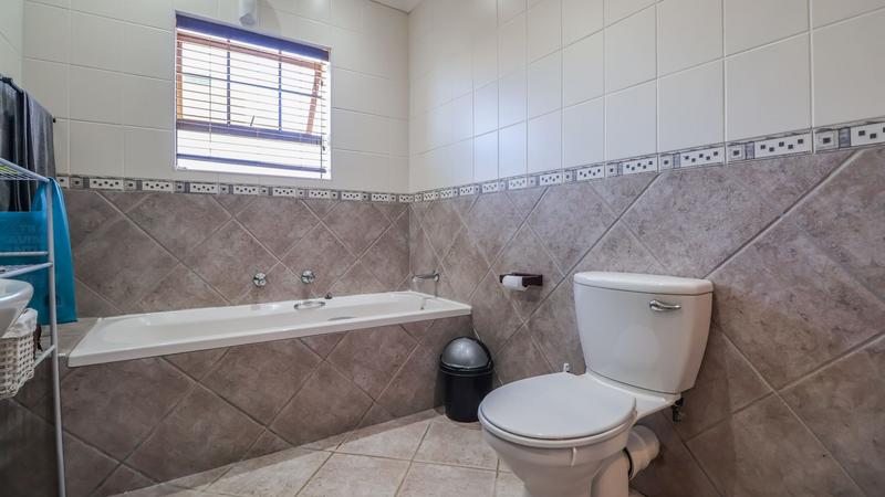 5 Bedroom Property for Sale in Dana Bay Western Cape